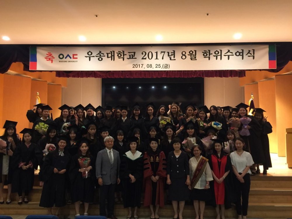 2017년 8월 25일 졸업식 단체 사진입니다.